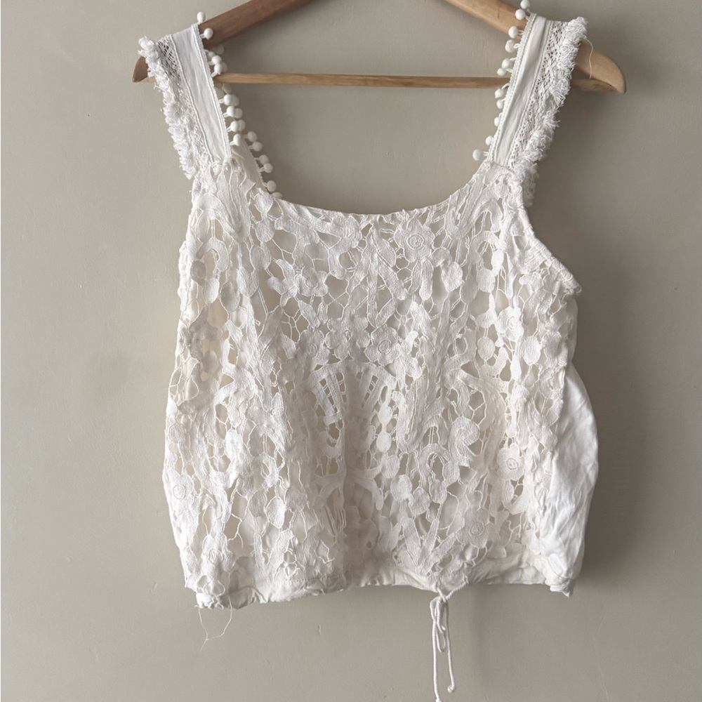 Tiny Chic Lace Sleeveless crop Top in Cream 616